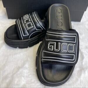 NIB Authentic Gucci embossed logo chunky sliders Size 5